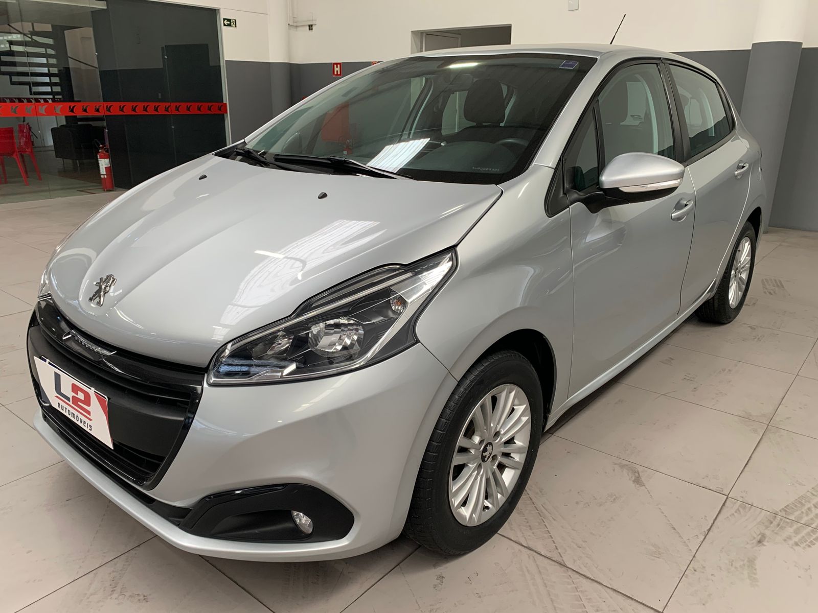 PEUGEOT         208