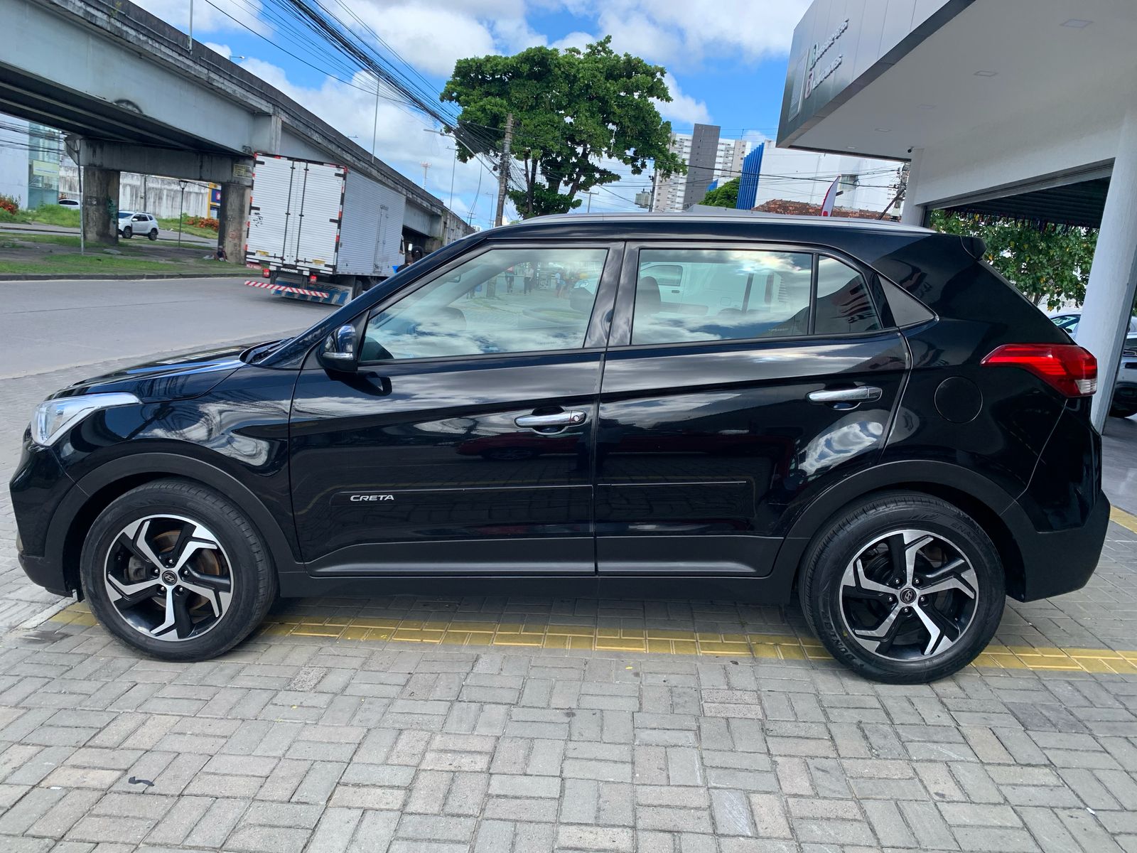 HYUNDAI         CRETA