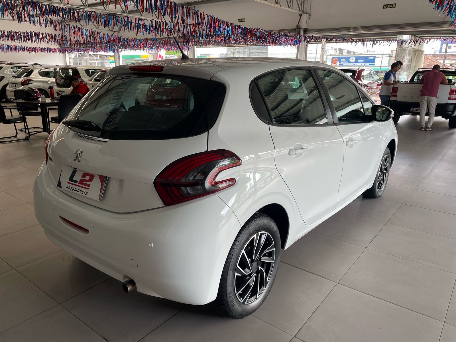 PEUGEOT         208